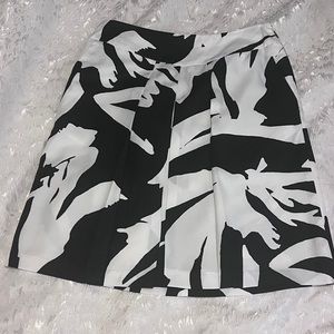 Loft 0p black and white flowy skirt